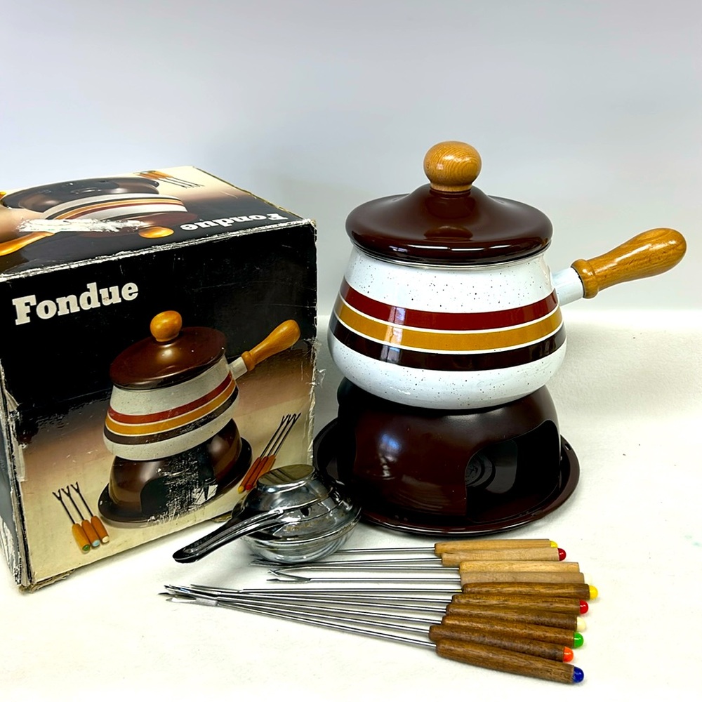 Vintage 1970’s porcelain enamel on steel 7 x 7.5 Fondue set in box made in Japan